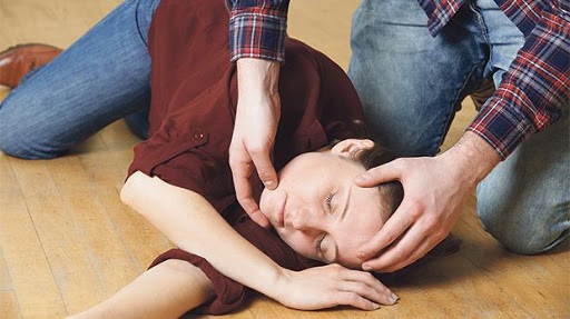 Massage tai chữa kinh phong mạn tính